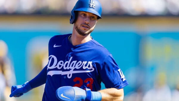 Dodgers’ Kyle Tucker leaves game with apparent injury