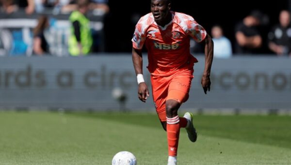 Bristol City close in on Volendam midfielder Yah
