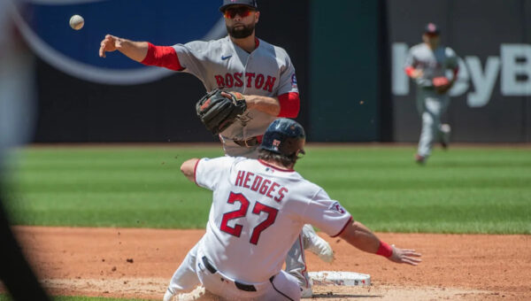 Red Sox scratch veteran shortstop 35 minutes before first pitch; Marcelo Mayer (illness) will play