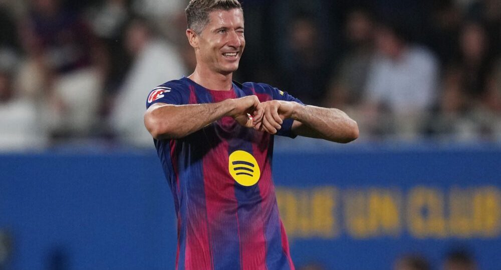Manchester United set their sights on veteran striker Robert Lewandowski