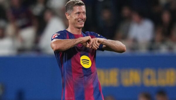 Manchester United set their sights on veteran striker Robert Lewandowski
