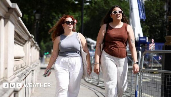 Extreme heat warning extended to four days as 38C forecast in UK