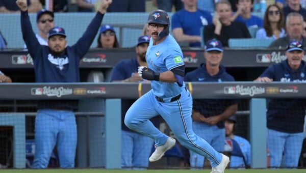 Blue Jays .714 OPS fan favorite utilityman named as trade candidate