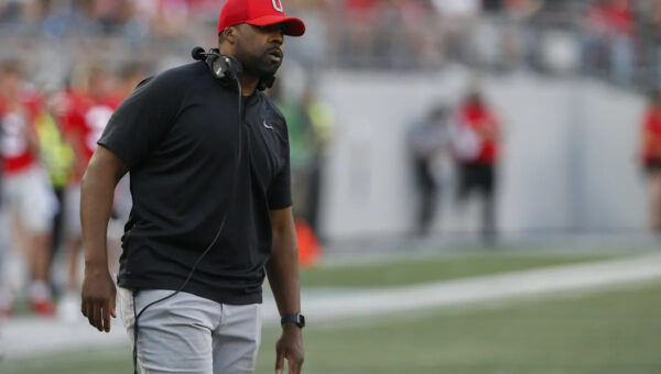 New Dolphins position coach brings vocal energy while mic’d up for OTA