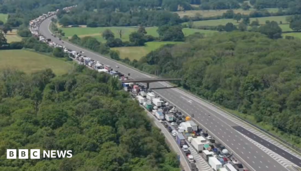 Emergency calls as traffic stranded on M25 in heat