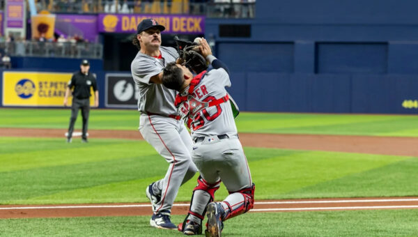 Frustrated Red Sox catcher ‘put in a bat order’ with equipment manager after just missing 2 homers