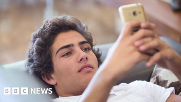 Do you find yourself aimlessly scrolling? You’re not alone