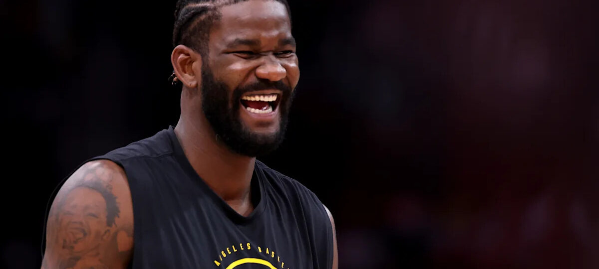 Lakers C Deandre Ayton reportedly picks up $8.1 million player option for 2026-27 season