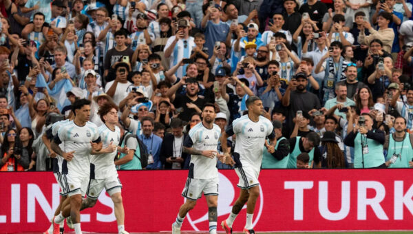 Watch Lionel Messi score goal vs Iceland in World Cup friendly at Auburn