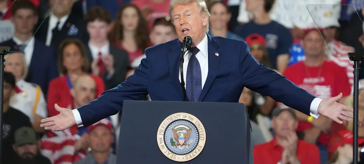 Donald Trump Appearance At MSG Prompts Wry Message To Knicks Fans By Michael Jordan’s Ex-Teammate