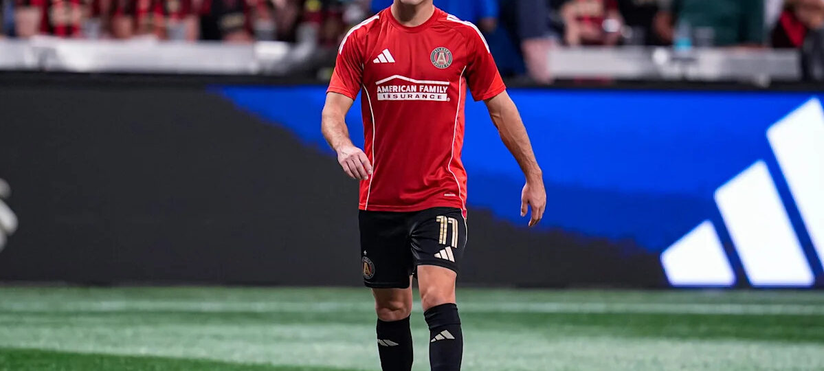 Columbus Crew sign MLS veteran Brooks Lennon to one-year deal