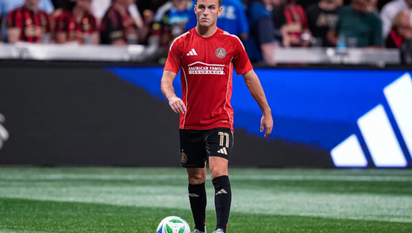 Columbus Crew sign MLS veteran Brooks Lennon to one-year deal