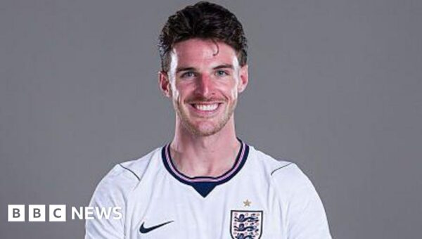 ‘Mum was killing me’: England’s Rice on World Cup heat – and his sunburn
