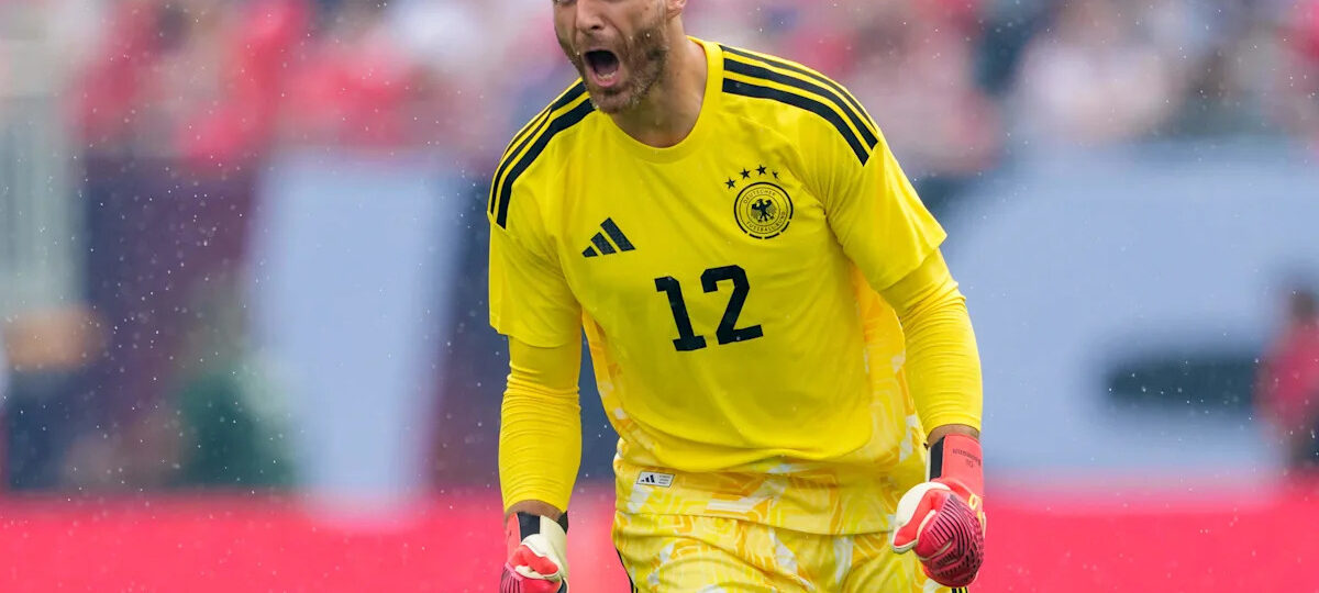 Oliver Baumann says there’s no heat with Manuel Neuer