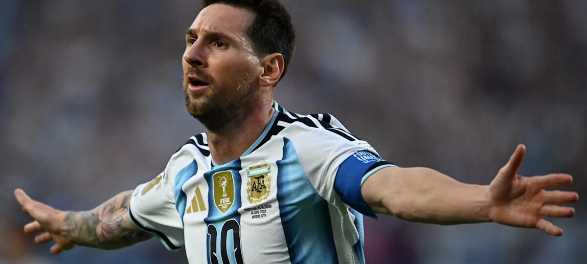 Jameis Winston turns up to Argentina vs Algeria carrying a goat dressed in a Lionel Messi shirt
