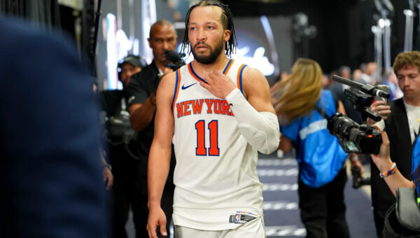Jalen Brunson Screams at Scott Foster After No-Call Then Takes Over in Fourth to Shock Spurs in Game 1