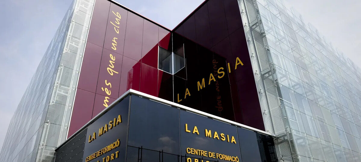Official: Barcelona secure future of highly-rated La Masia defensive gem