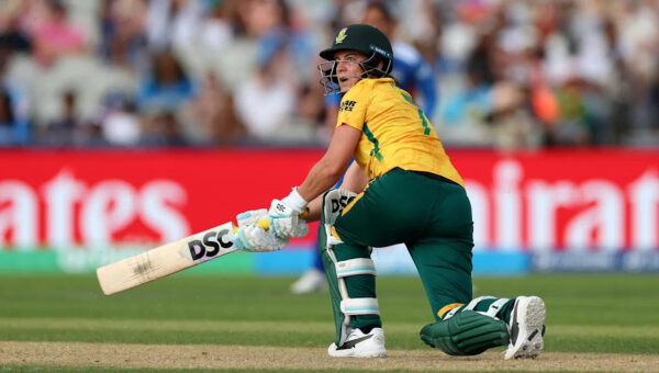 Brilliant Kapp leads South Africa past India