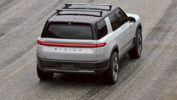 Rivian cuts hundreds of workers after R2 deliveries start