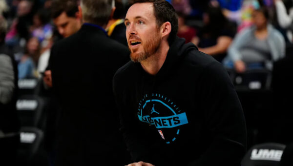 Hornets to exercise option on former NBA champion