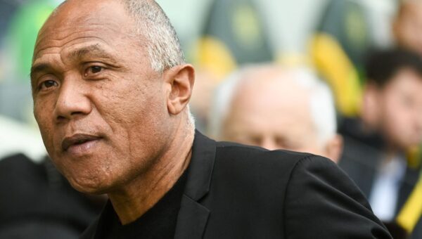 Antoine Kombouaré faces uncertain future at Paris FC
