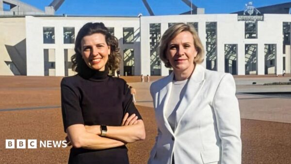 Independent MPs launch new Australian centrist political party