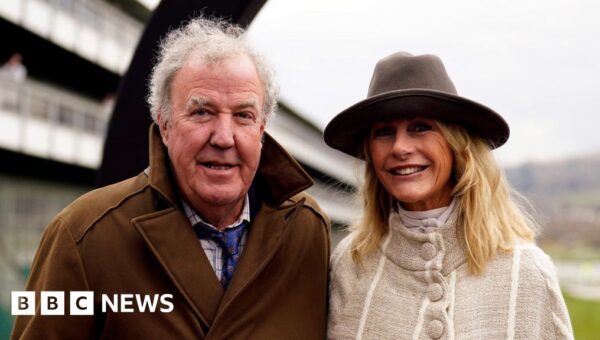 Jeremy Clarkson reveals cancer diagnosis in show