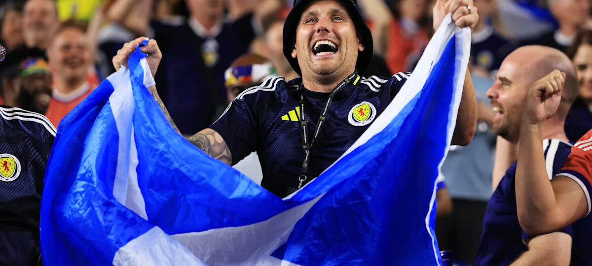 Policeman suddenly a ball wizard?! These fans go wild again