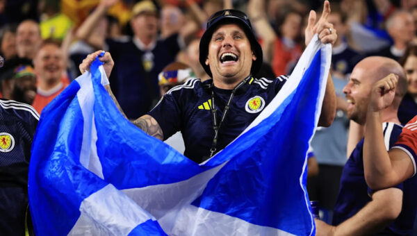 Policeman suddenly a ball wizard?! These fans go wild again