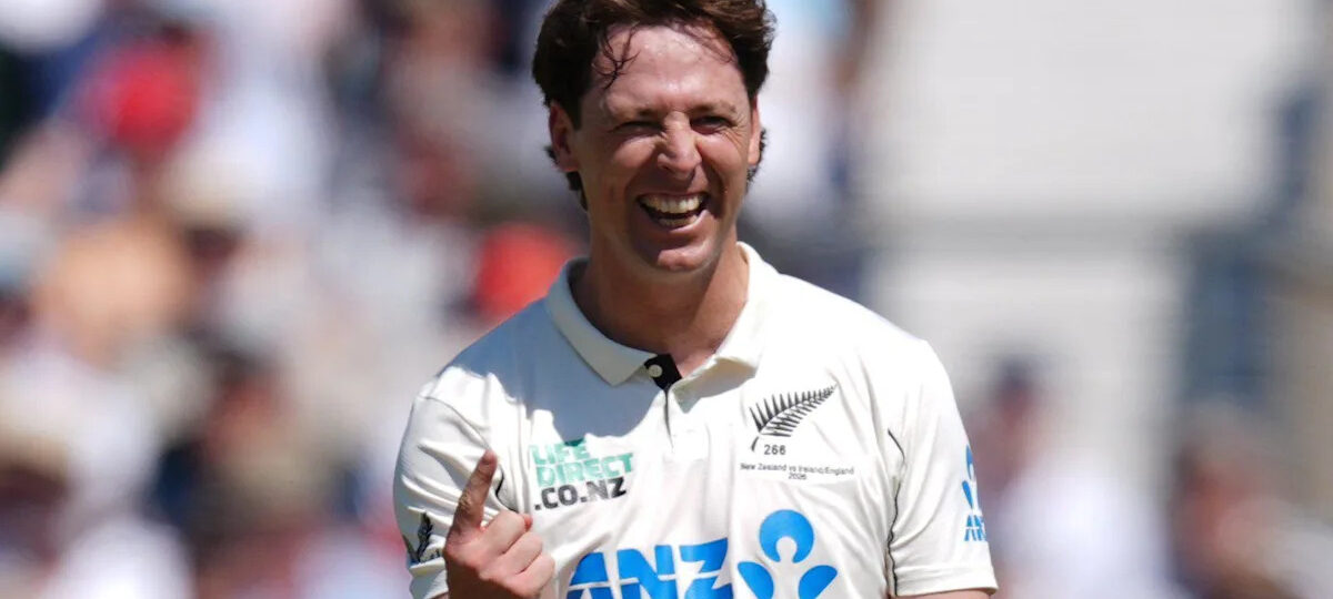England's last pair attempt to frustrate dominant New Zealand
