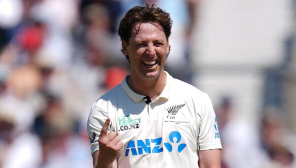 England's last pair attempt to frustrate dominant New Zealand