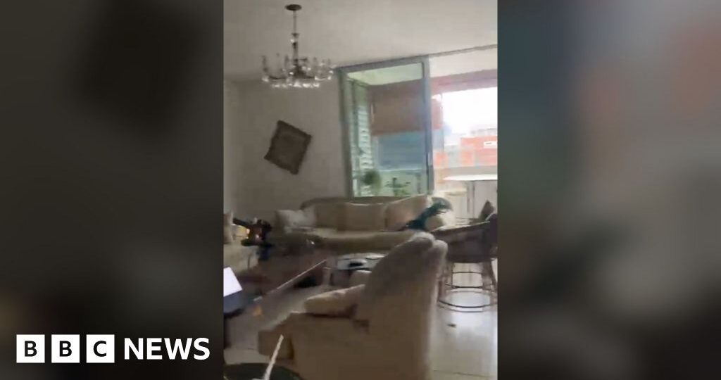 Moment BBC reporter's apartment shakes