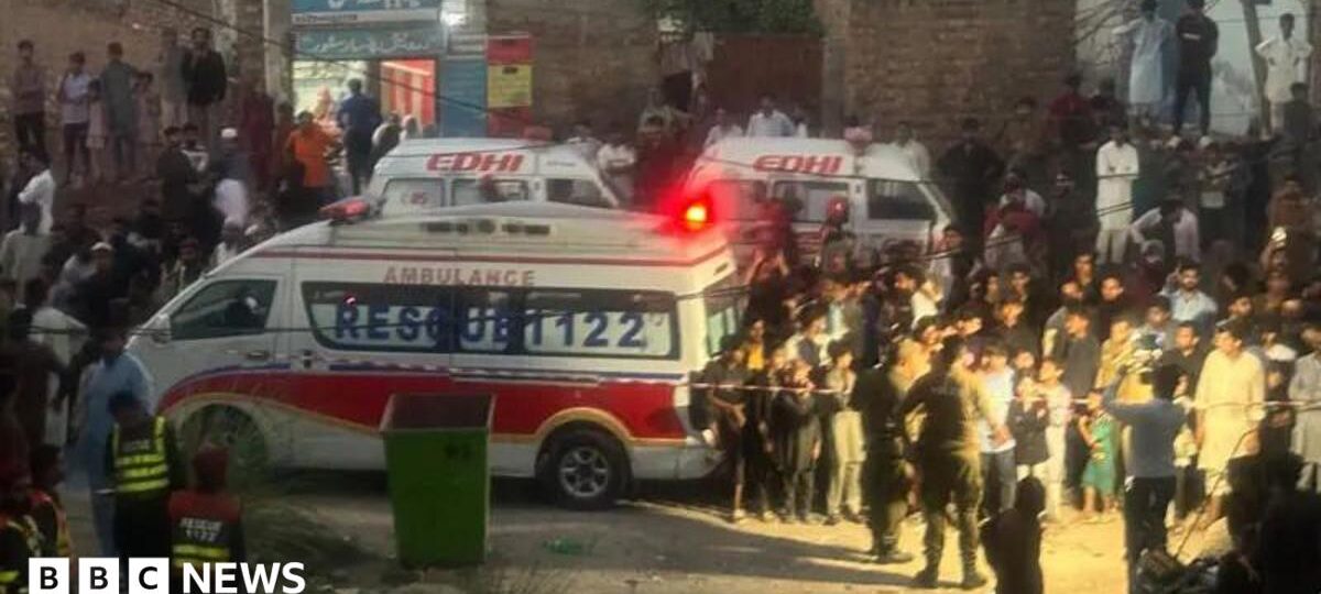 Roof collapse kills 14 children at Pakistan tuition centre