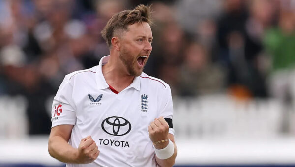 Stunning Robinson return gives life to England