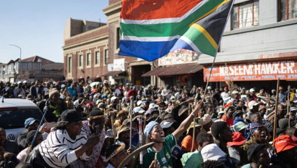 Nigerians fleeing xenophobic attacks in S’Africa head home