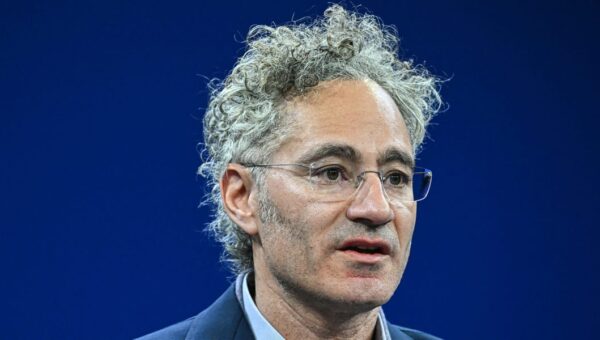 Alex Karp compares tokenmaxxing to a porn addiction: People are just 'like sitting there all day'