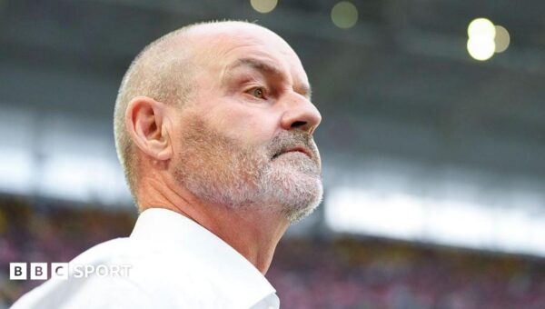 Clarke steps down as Scotland boss after World Cup exit