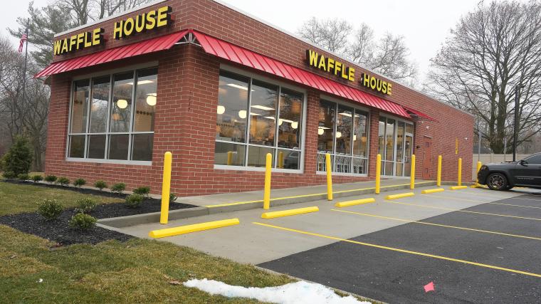 Chili's, Waffle House and more: This World Cup fan is on the ultimate American road trip from Tennessee to Houston