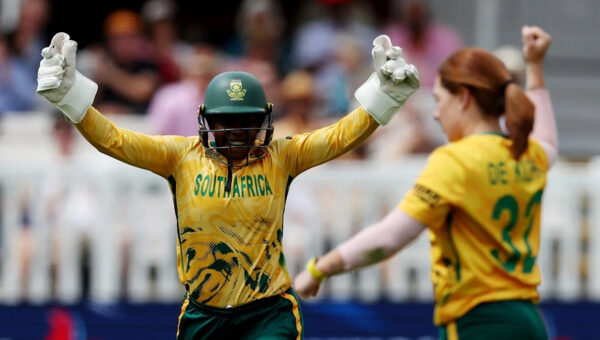 South Africa beat Bangladesh to apply pressure to India