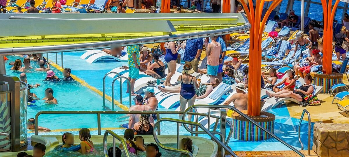 Disappointing photos show what it's really like to go on a cruise