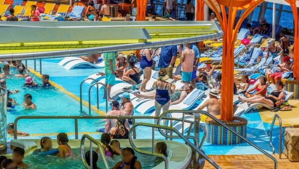 Disappointing photos show what it’s really like to go on a cruise