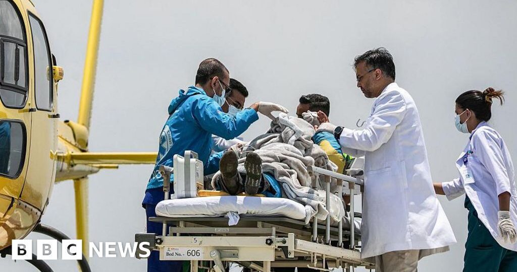 Miracle on Everest: Guide believed dead spotted crawling down ice