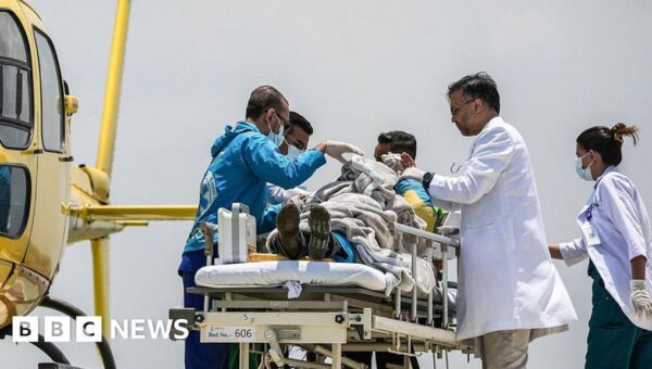Miracle on Everest: Guide believed dead spotted crawling down ice