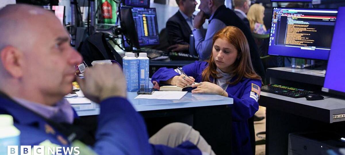 Tech stocks tumble on concerns over AI spending