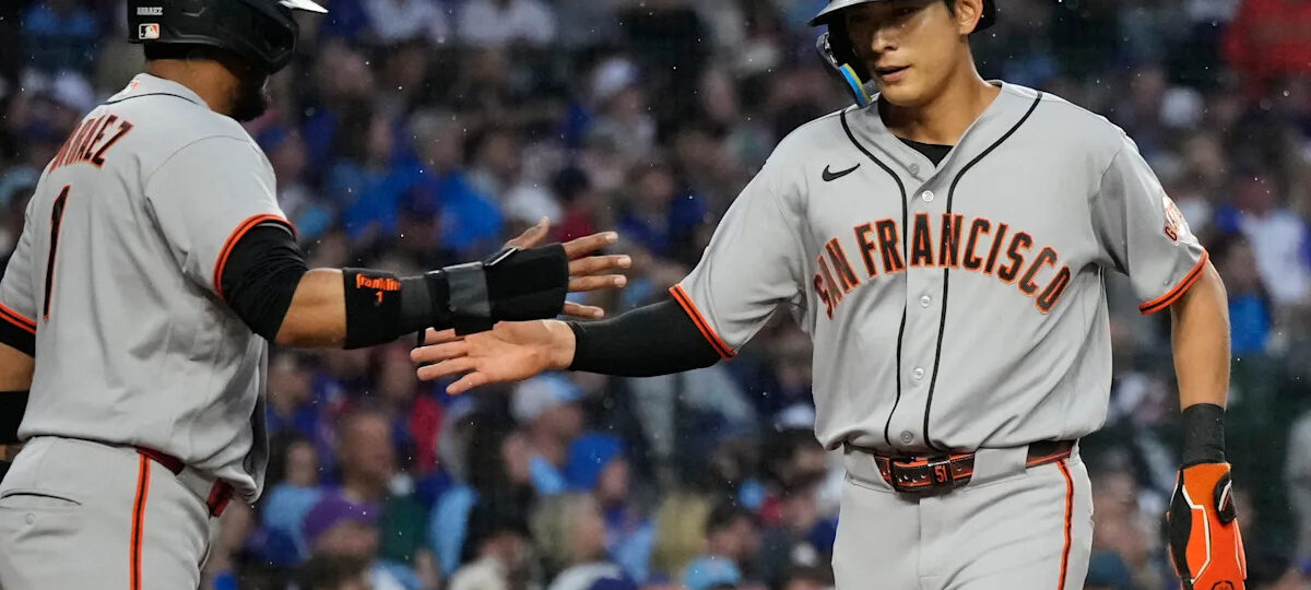 Chapman’s 10th-inning single gives the Giants a 2-1 win over the Cubs