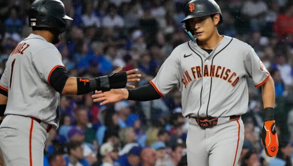 Chapman’s 10th-inning single gives the Giants a 2-1 win over the Cubs