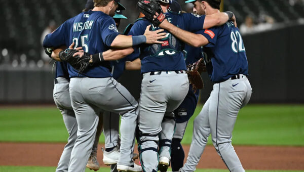Mariners go down to Birdland