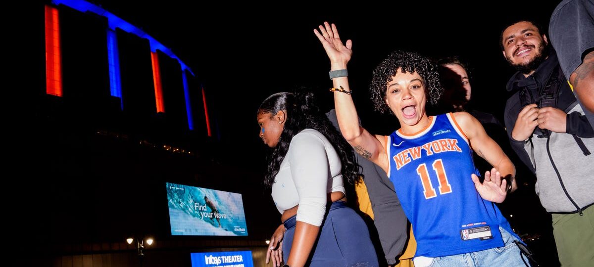 The Knicks are auctioning a pair of courtside tickets. The current bid is half a million dollars.