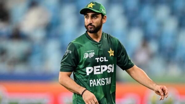 ‘Only for a job extension’: Shoaib Maqsood slams Mike Hesson over ‘dusty’ Lahore track after AUS beat PAK