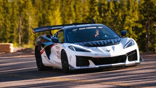 Corvette ZR1X Shatters Pikes Peak Hillclimb Record